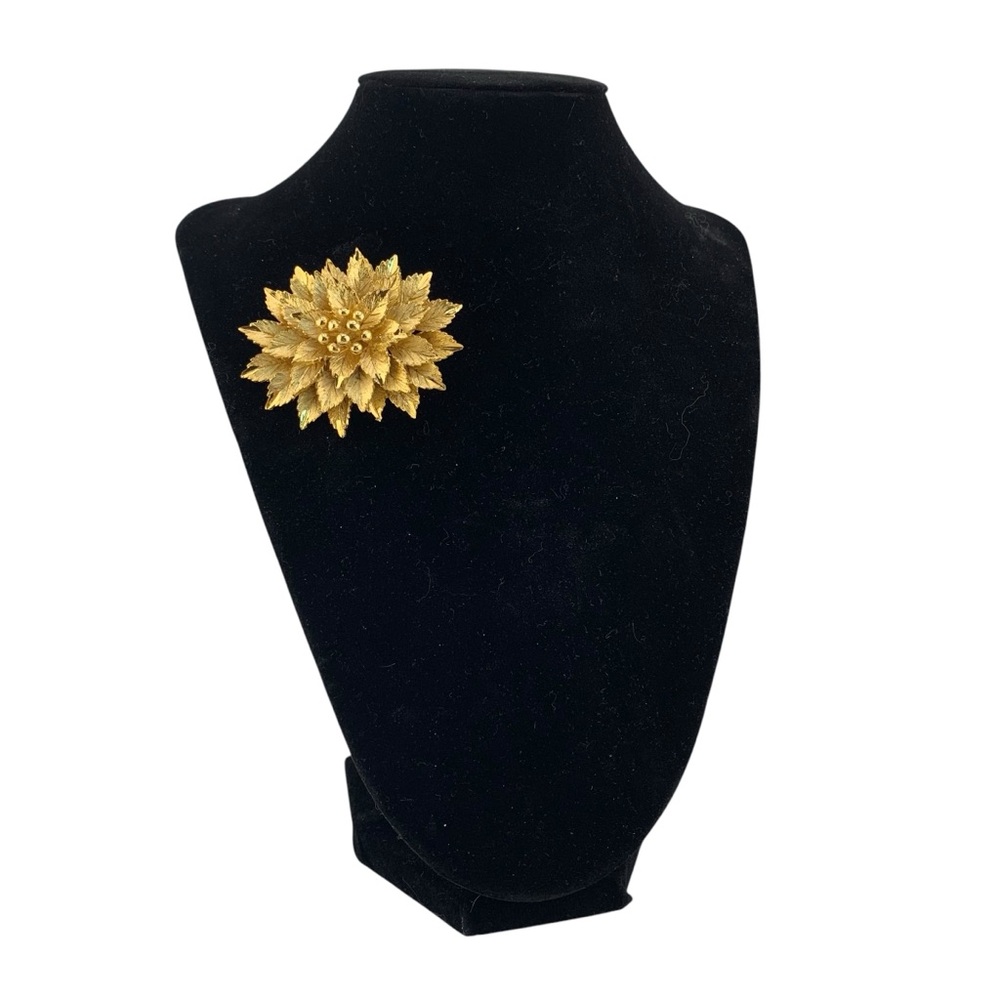 CORO POINSETTIA FLOWER BROOCH Gold tone Vintage 2-1/4" Holiday Christmas Signed